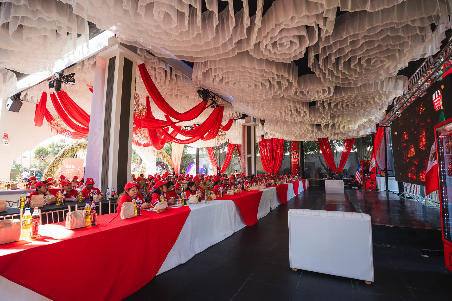 Activación de marca Coca-Cola en los jardines de El Hueco