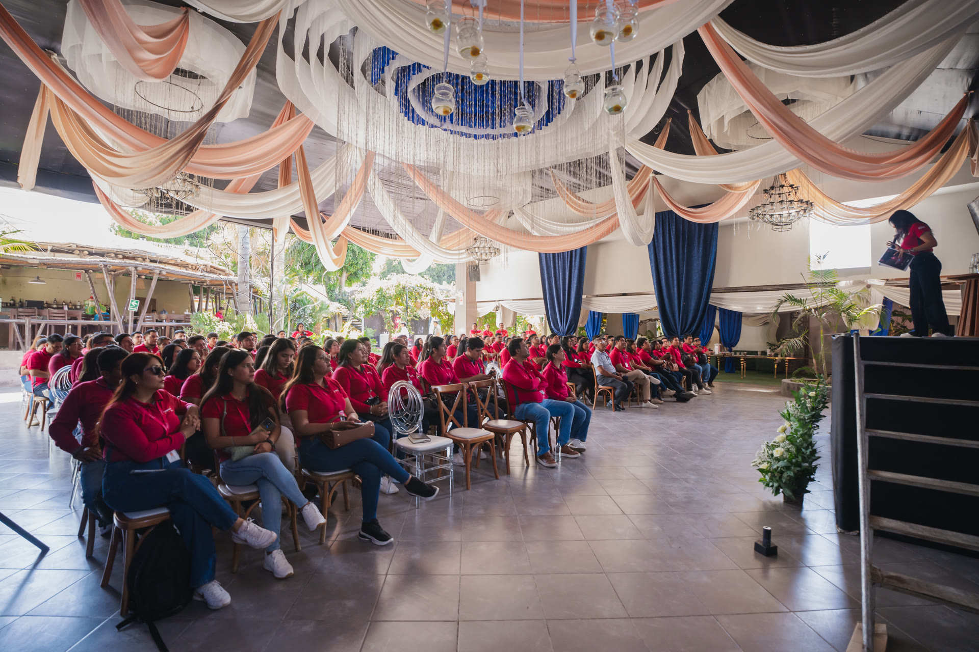 Celebración corporativa de Compartamos Banco en El Hueco