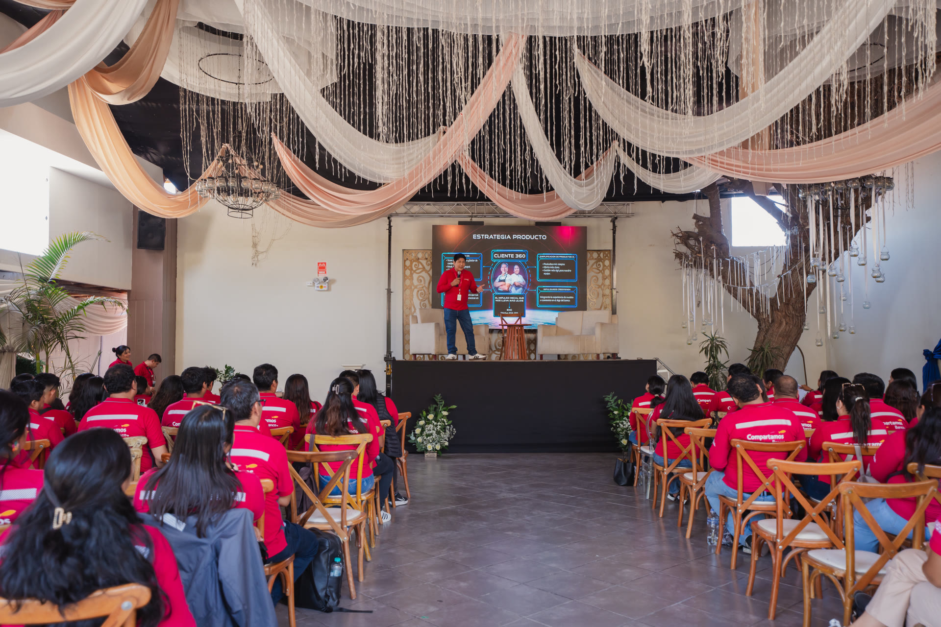 Invitados del evento de Compartamos Banco en El Hueco